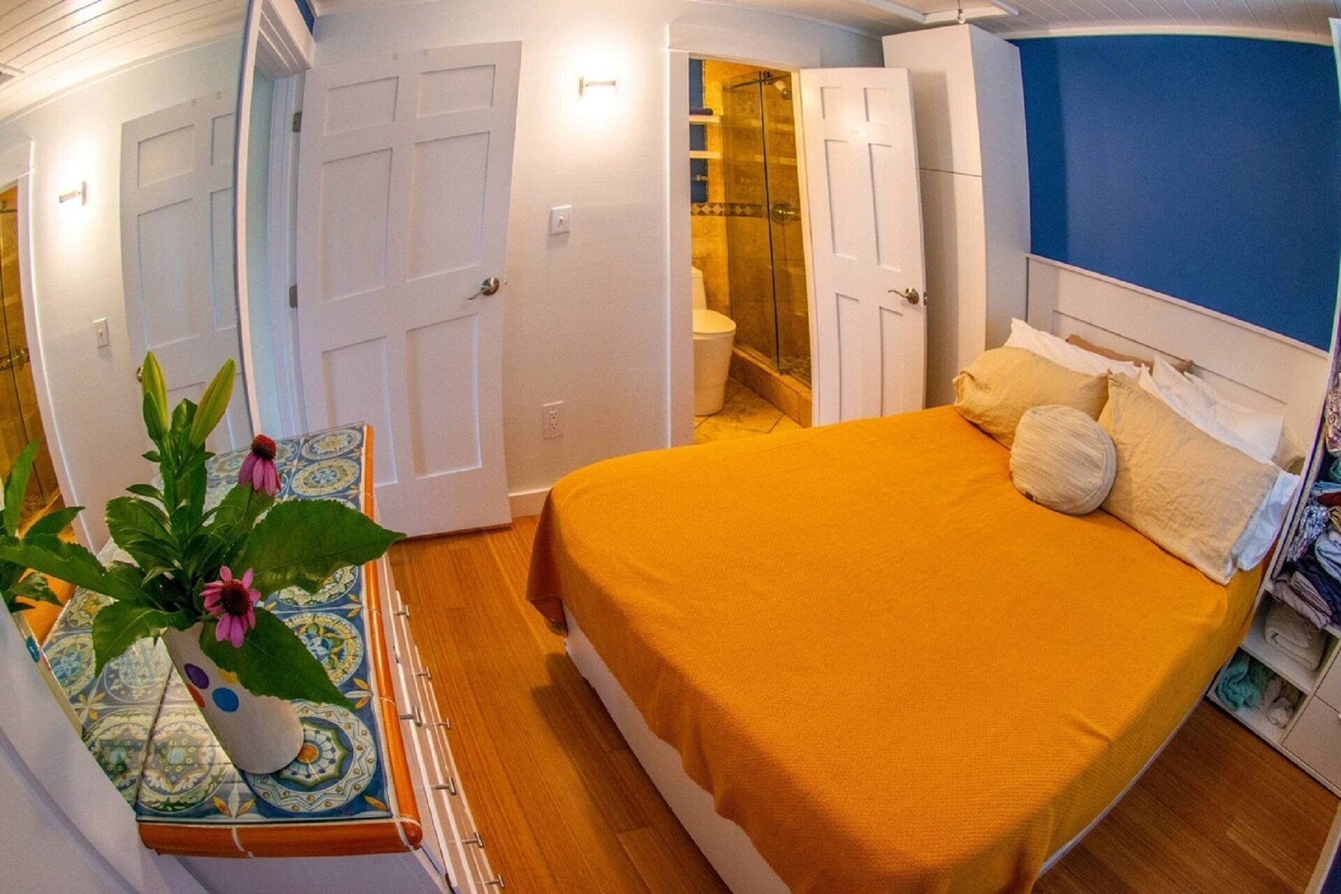 Art Deco Wrightsville Beach Island Condo Sleeps 1-4 Adults 1.5 Bathrooms