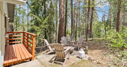 Lux Retreat with Sauna, Game Rm, BBQ Grill, Deck Dining, Fire pit, Close to Lake