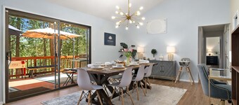 Lux Retreat with Sauna, Game Rm, BBQ Grill, Deck Dining, Fire pit, Close to Lake