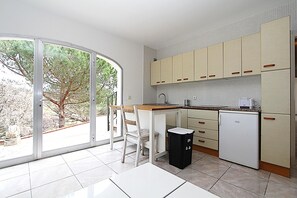 Kühlschrank, Mikrowelle, Ofen, Geschirrspüler