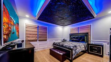 4 sovrum, skrivbord, strykjärn/strykbräda och resesäng