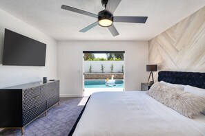 3 bedrooms, desk, iron/ironing board, travel crib