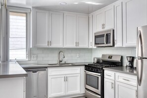 Kühlschrank, Mikrowelle, Ofen, Geschirrspüler