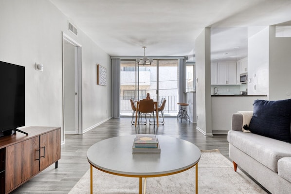 Fernseher, Stereoanlage