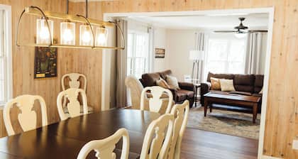 NEW HotTub! Spacious cottage convenient to town, wineries & outdoor adventures!