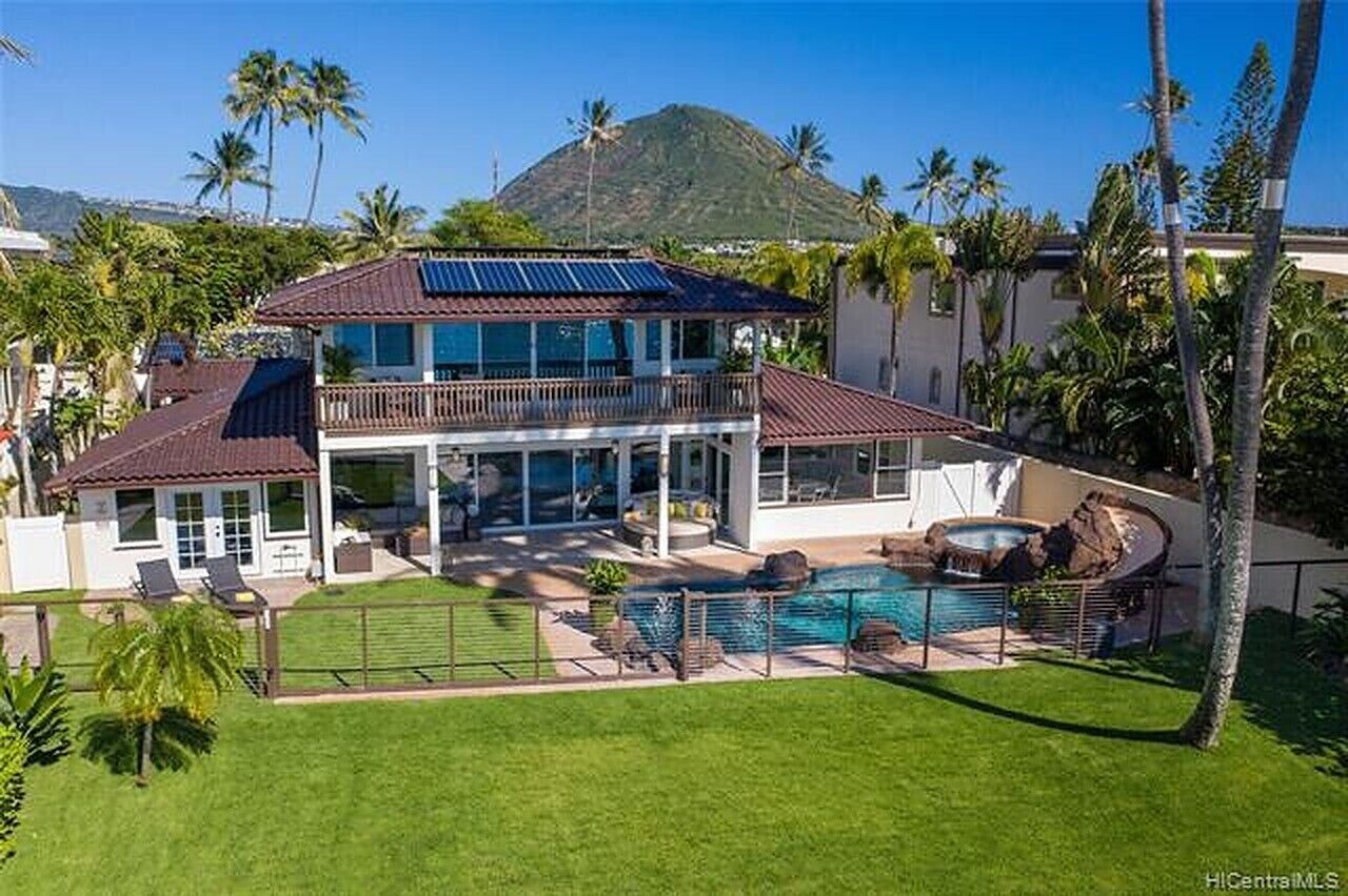 Beachfront Luxury Villa