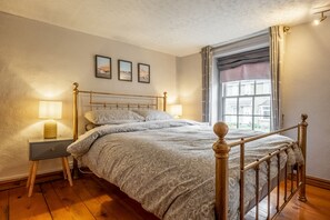 2 bedrooms, iron/ironing board, Internet, bed sheets - Teacup Cottage, Syderstone, Norfolk (Syderstone)