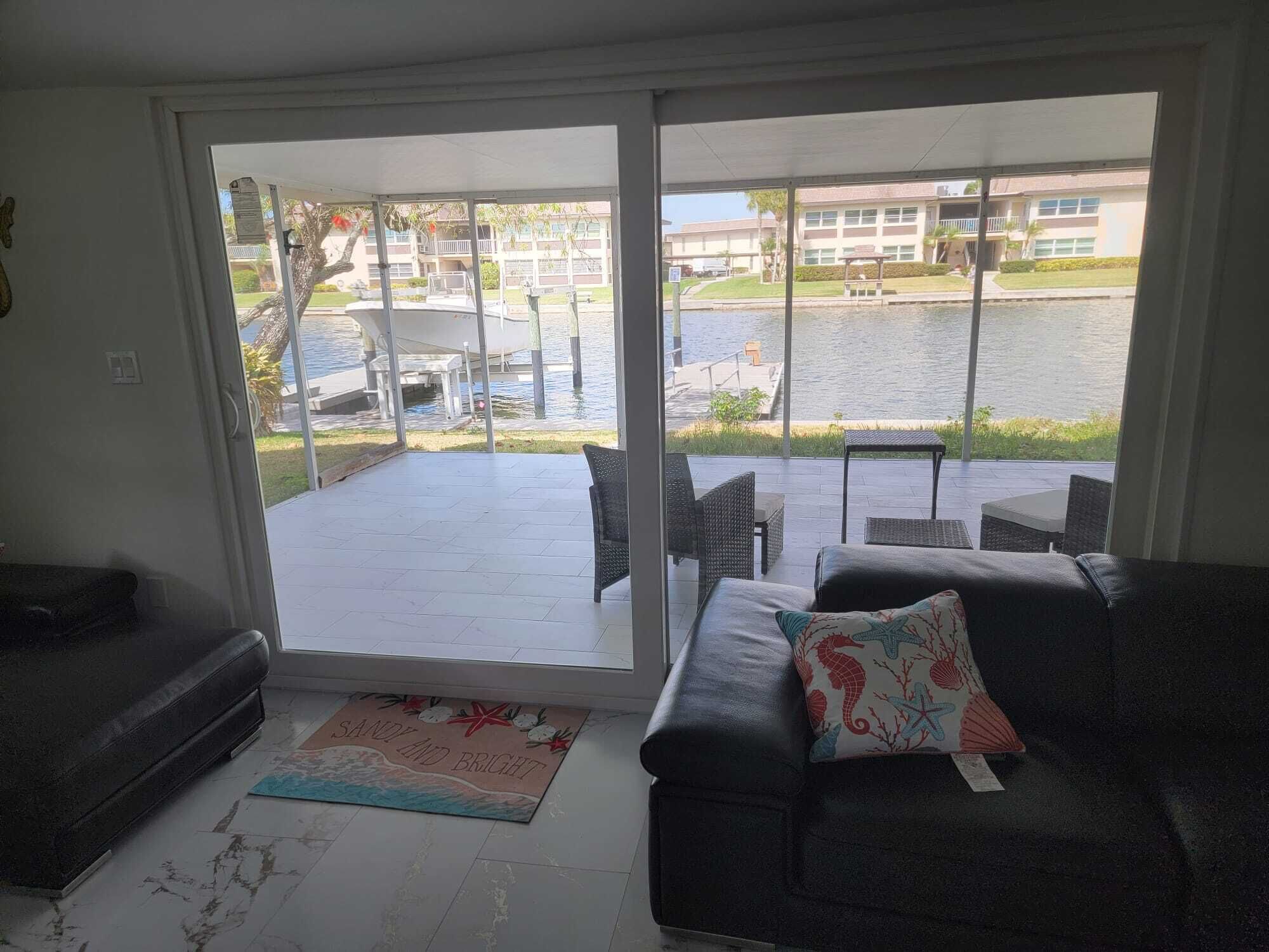 Cozy ocean retreat on canal (Pet Friendly)