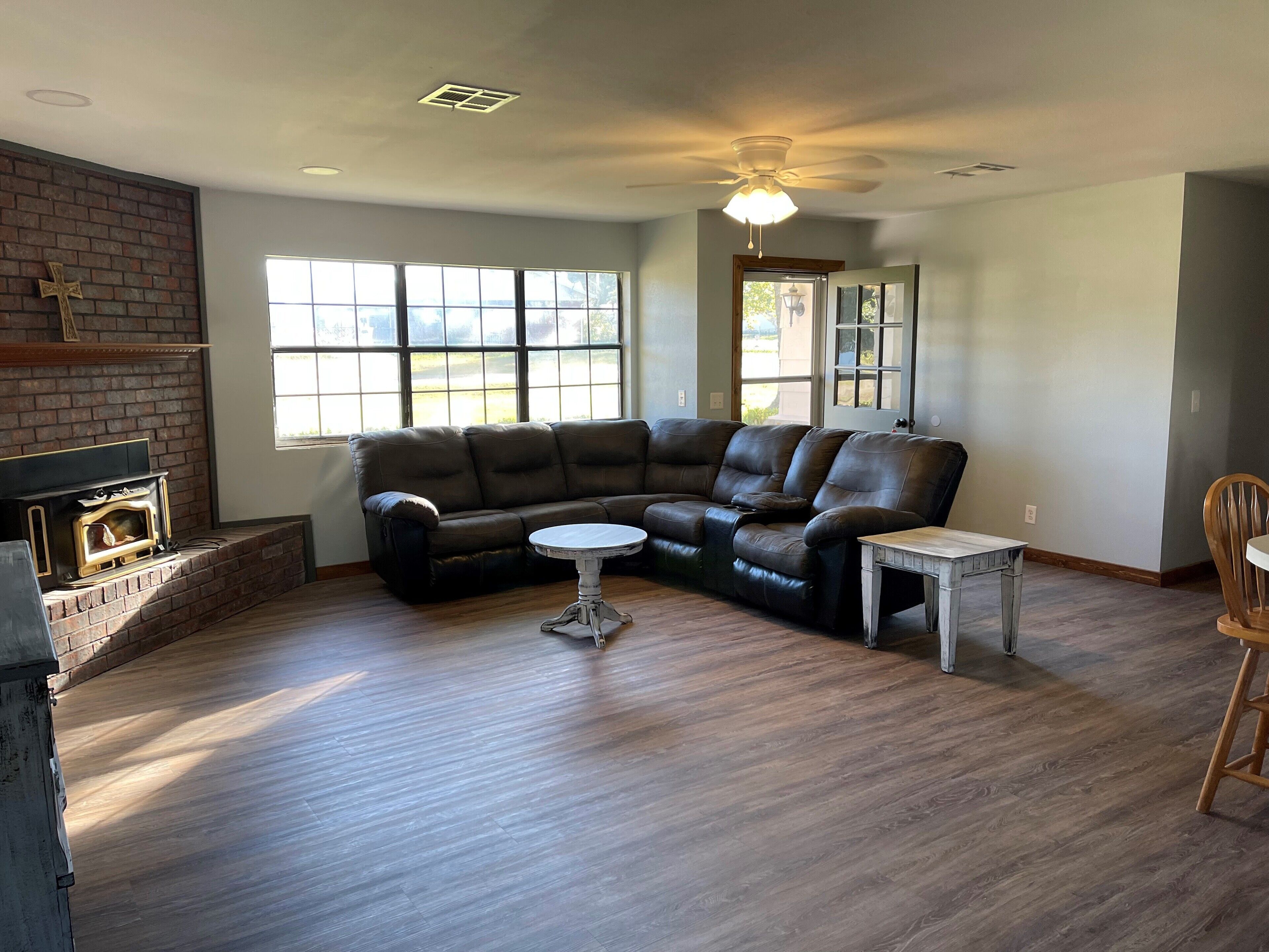 Relaxing Lake Retreat w/firepit, sunroom, patio. Walking distance to water.