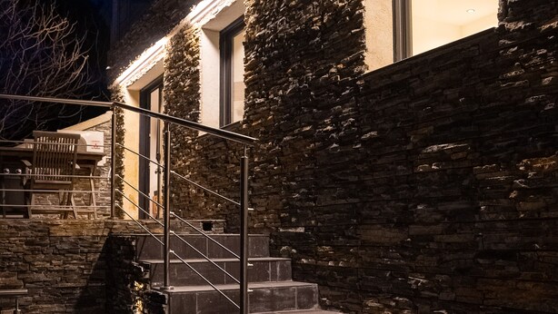 A stone building with a staircase leading to a second floor. - TERRASSE PROVENCE PAGNOL ***** (Aubagne)