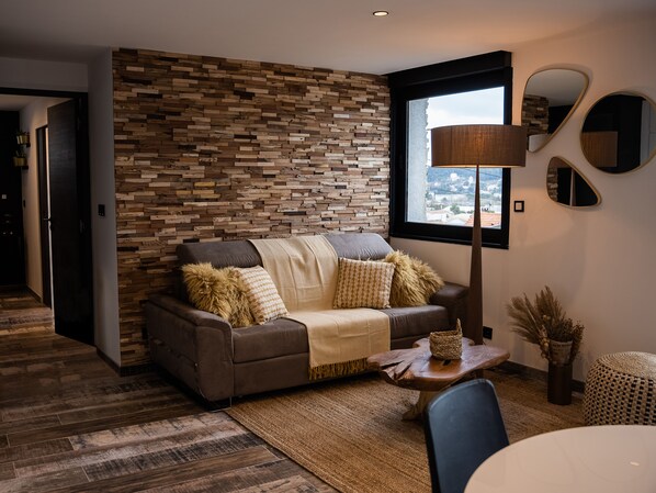 Smart TV, video games