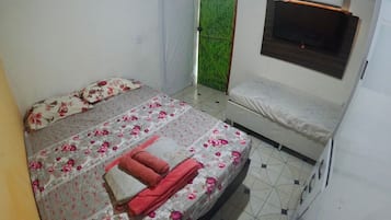 Quarto família | Ferros/tábuas de passar roupa, Wi-Fi de cortesia