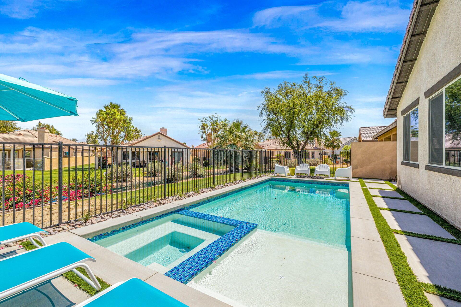 Bluetini Modern Lux Retreat - Walk to Coachella and Stagecoach!