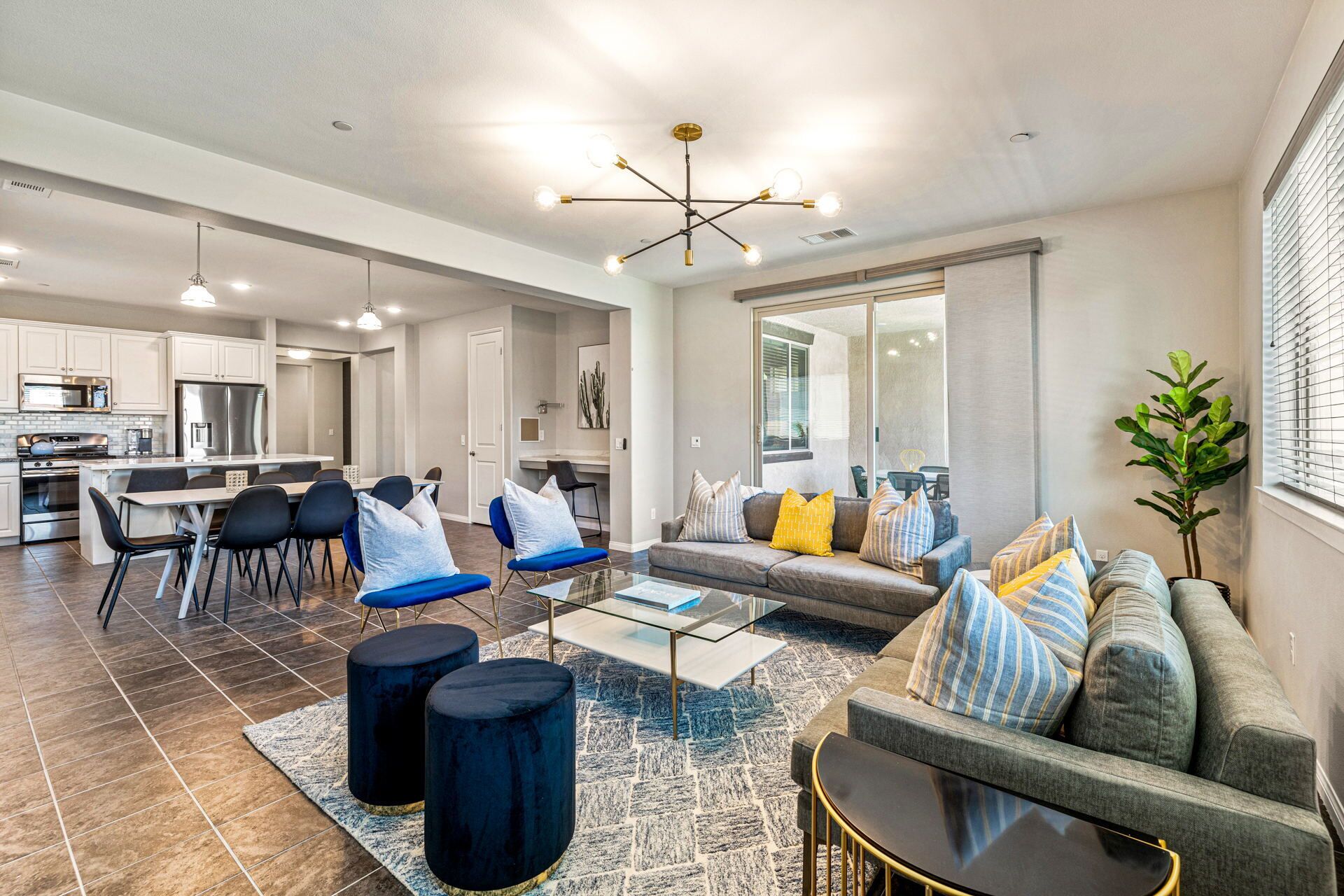 Bluetini Modern Lux Retreat - Walk to Coachella and Stagecoach!