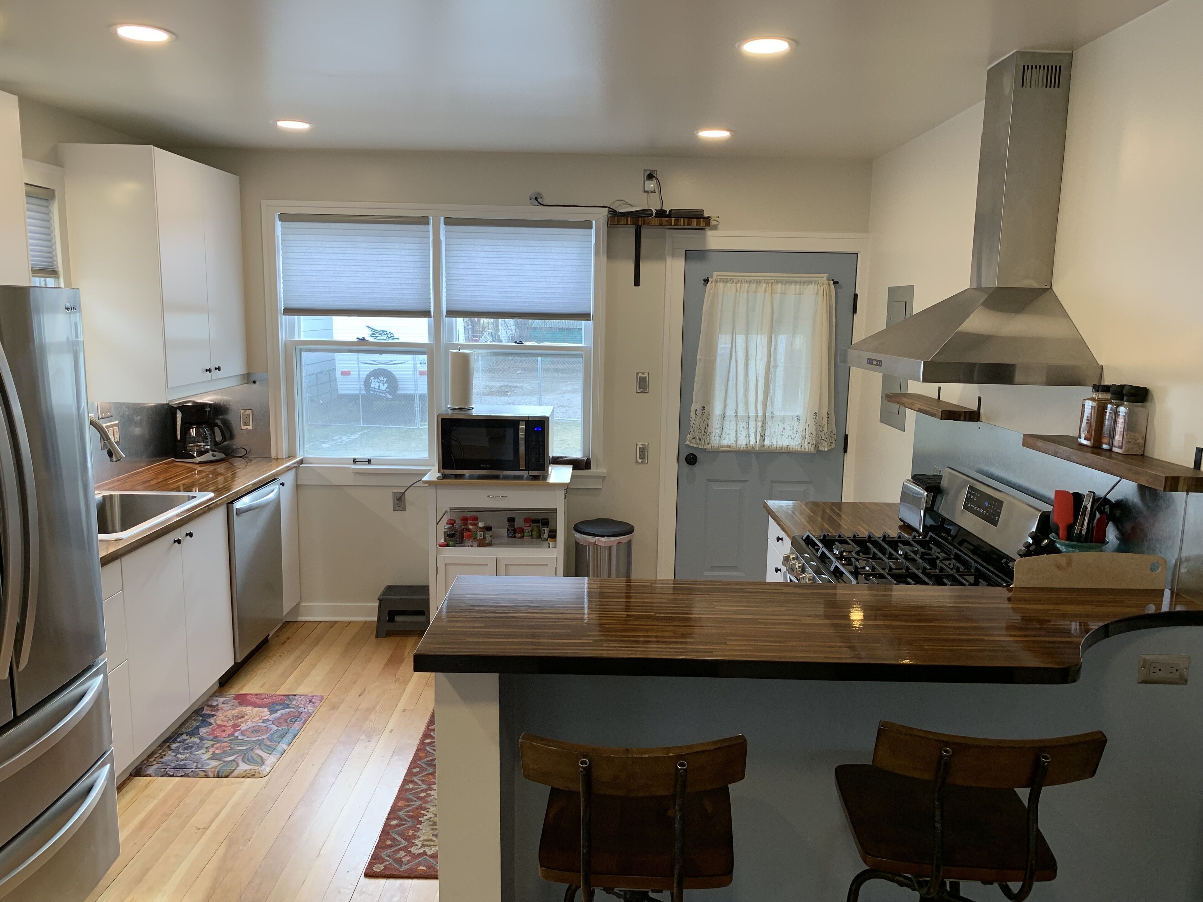 雪櫃、微波爐、焗爐、爐具