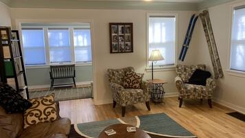 TV connectée, livres, écrans d'ordinateur, imprimantes