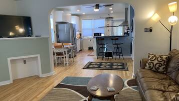 TV connectée, livres, écrans d'ordinateur, imprimantes