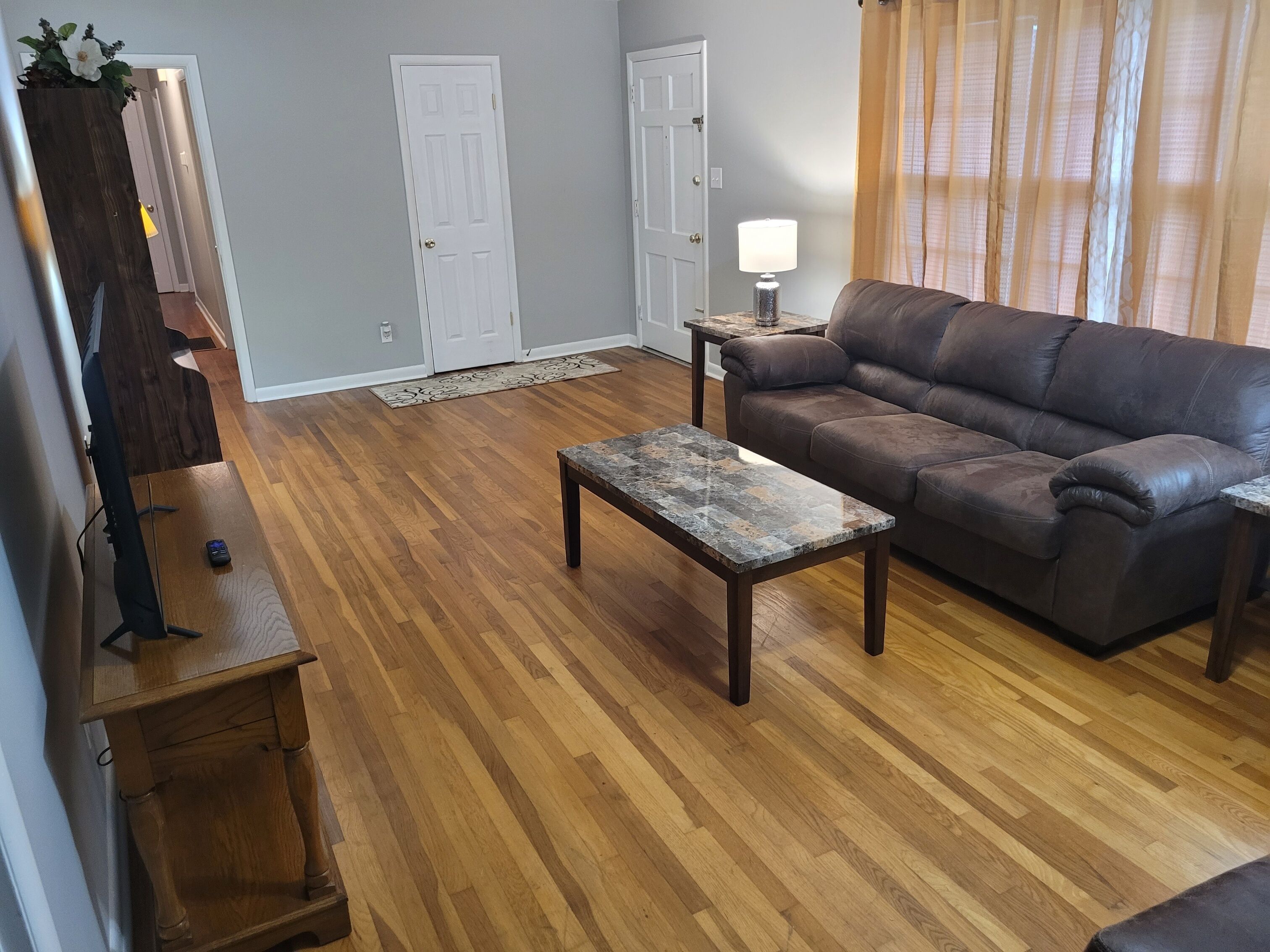 SPACIOUS SAFE NURSE & LONG TERM STAY HOME CLOSE TO HOSPITAL MALL & RESTAURANTS!