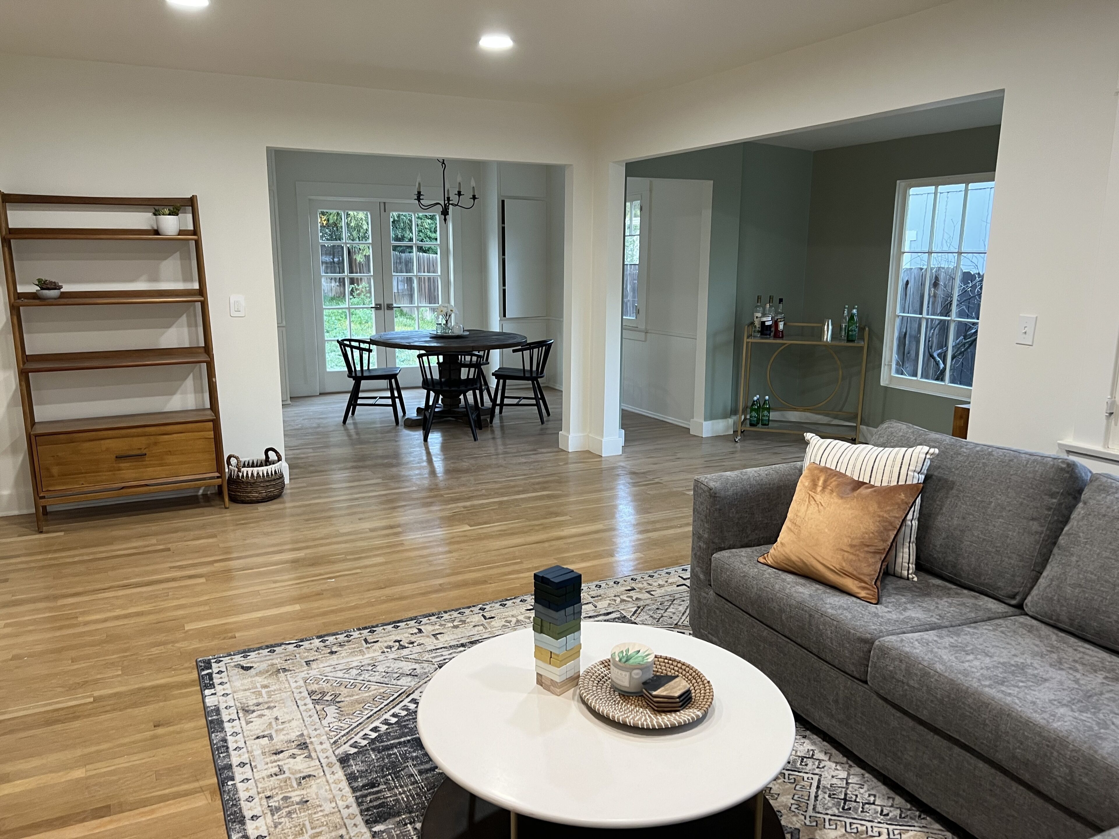 Charming Bungalow in Pasadena 1 Bedroom 1 Bathroom with full kitchen