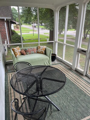 Outdoor dining - Spacious and charming 🌸🌸🌸 (Fort Smith)