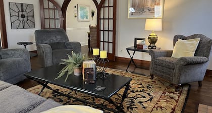 Spacious and charming 🌸🌸🌸