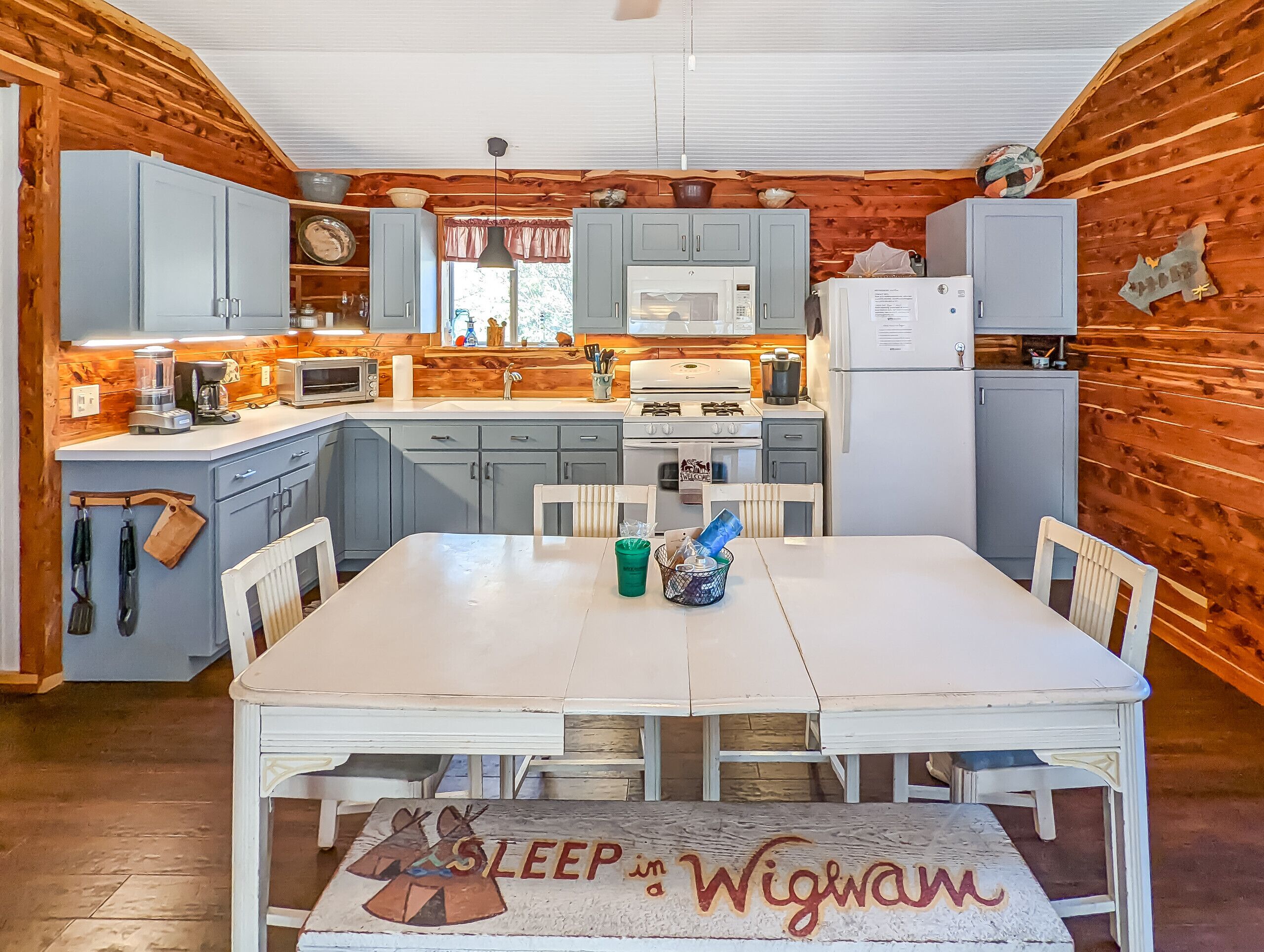 BlueBird Creekfront cabin