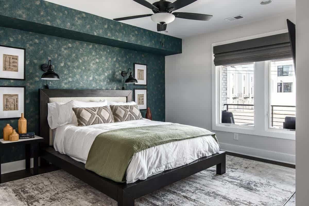 8 habitaciones, escritorio y tabla de planchar con plancha 