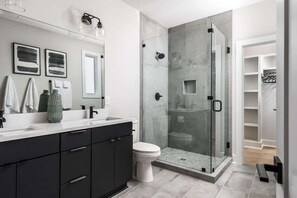 Combined shower/tub, hair dryer, towels, shampoo