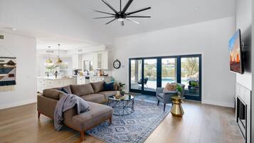 TV, fireplace, offices