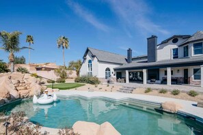 A heated pool - Majestic Mountain Mansion-Heated Pool-Guest House (Paradise Valley)