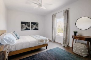 7 habitaciones, tabla de planchar con plancha, cuna de viaje y wifi 