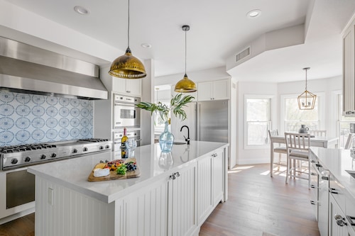 Majestic Mountain Mansion-Pool, Spa & Guest House