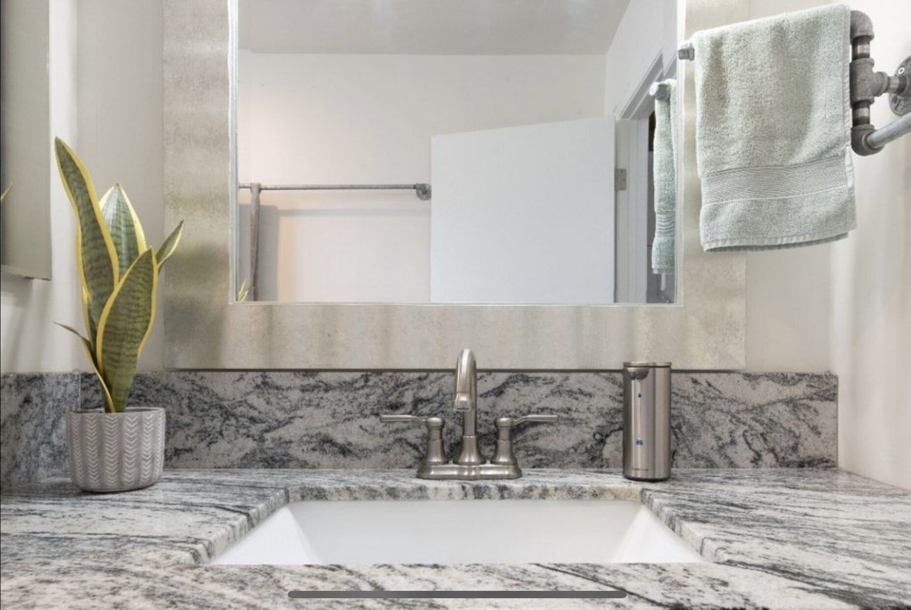 Newly renovated, ocean view, steps from downtown