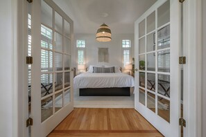 5 habitaciones, tabla de planchar con plancha y wifi gratis