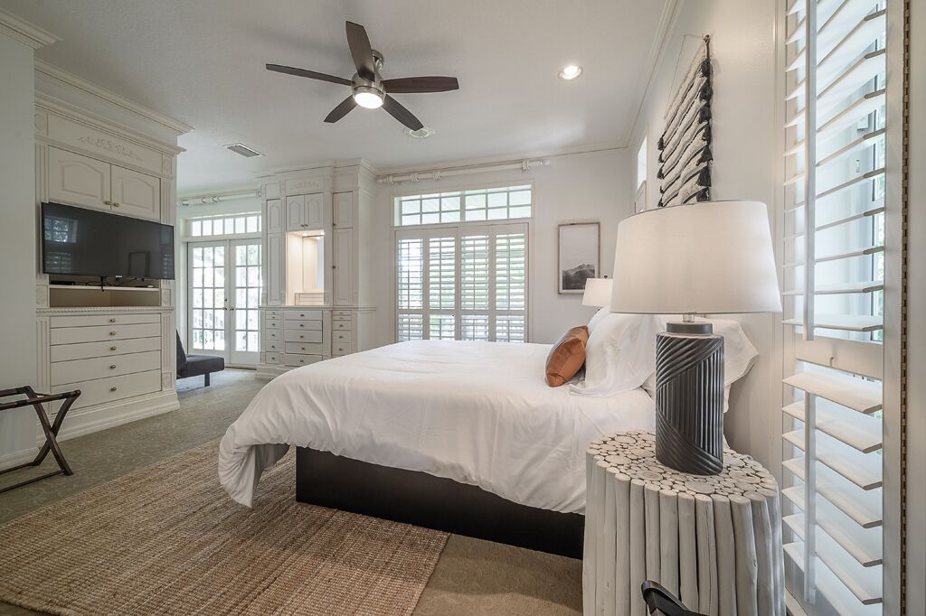 Luxury 5 Bedroom POOL / HOT TUB Home in Largo sleeps 20* close to IRB