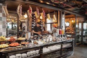Petit déjeuner buffet compris tous les jours