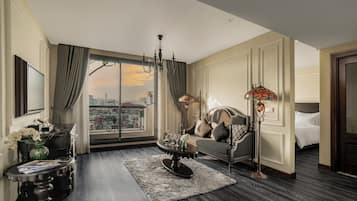 Suite Premium (GM) | Sala de estar | Smart TV de 40 pulgadas con canales por cable, películas de pago