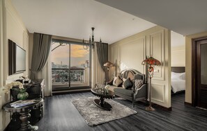 Premium-sviitti (GM) | Olohuone | 40–tuumainen äly-TV, jossa kaapelikanavat