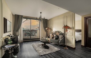 40-inch Smart TV with cable channels, pay films