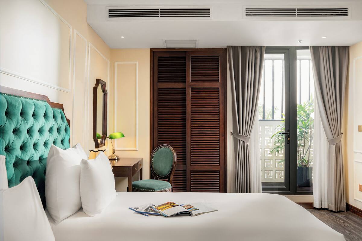 Deluxe Window Double or Twin Room | 고급 침구, 필로우탑 침대, 무료 미니바 품목, 책상