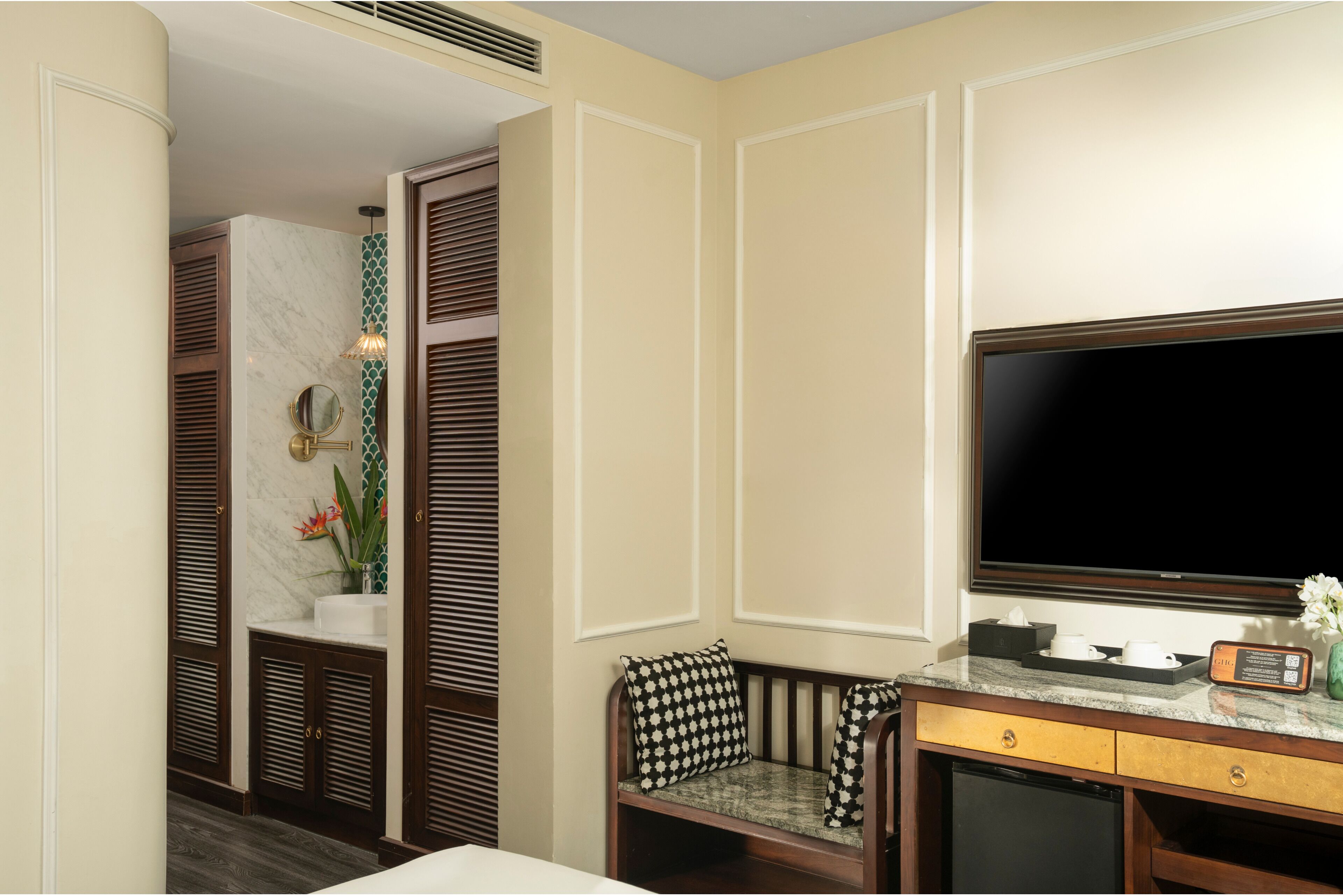 city view room | 1 bedroom, premium bedding, pillow-top beds, free minibar