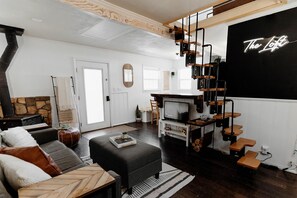 Smart TV - Cozy Lakeside Cabin with Hot Tub (Fawnskin)