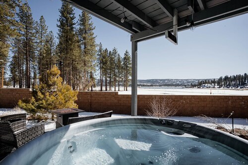 Cozy Lakeside Cabin with Hot Tub