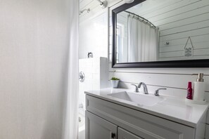 Combined shower/bathtub, hair dryer, towels, soap