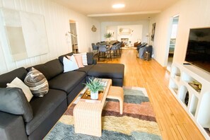 Unclassified image, 5 of 42, button