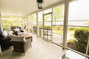 Unclassified image, 4 of 42, button