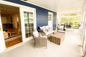 Unclassified image, 2 of 42, button