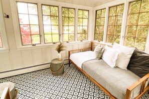 4 makuuhuonetta, silitysrauta/-lauta, ilmainen Wi-Fi, vuodevaatteet