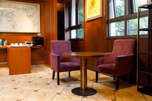 Reception - Yolowa Hotel (Hanoi)