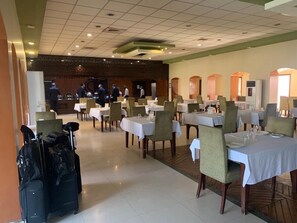 Daily buffet breakfast (USD 3 per person)